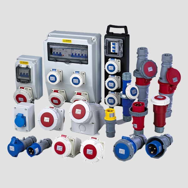 T&ouml;&ouml;stuslikud pistikud ja pistikupesad